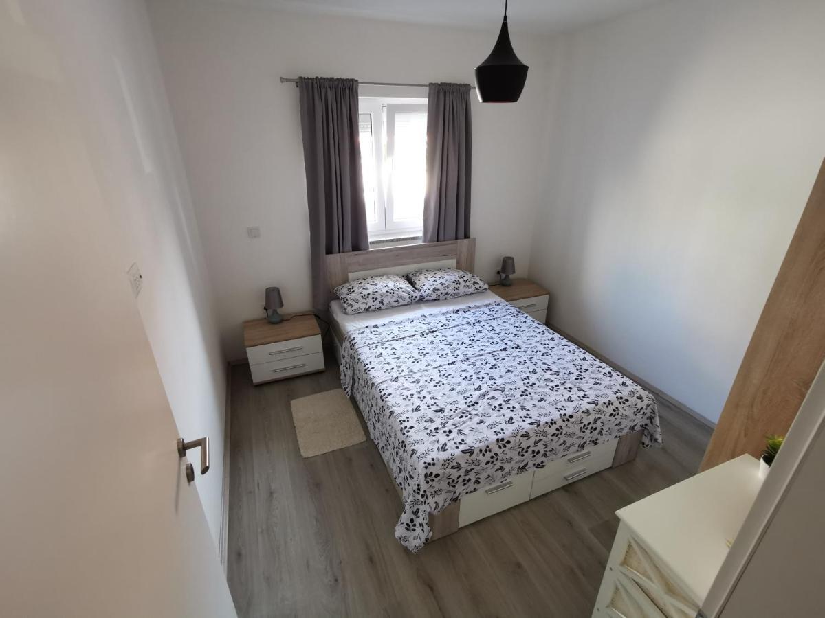 Frane Apartment Pula Luaran gambar